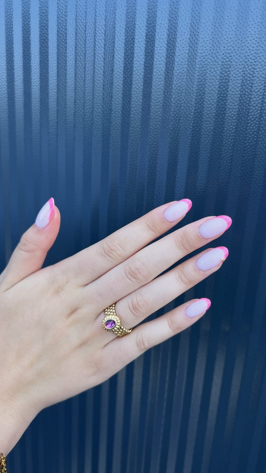 Amandelvormige nagels met roze French tips