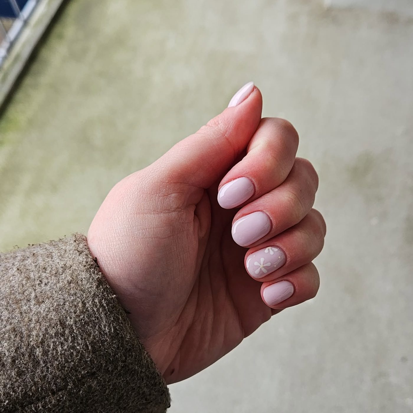 Lichtroze set met één glitternagel, van Ilse